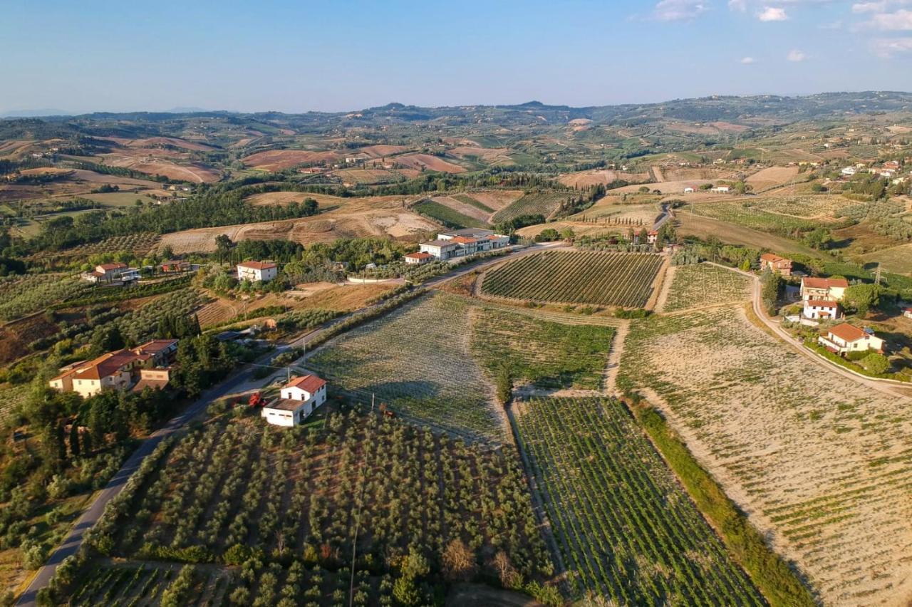 Agricamping Poggio Ai Pini Wine Camping Certaldo Luaran gambar