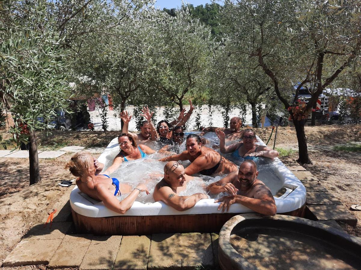 Agricamping Poggio Ai Pini Wine Camping Certaldo Luaran gambar
